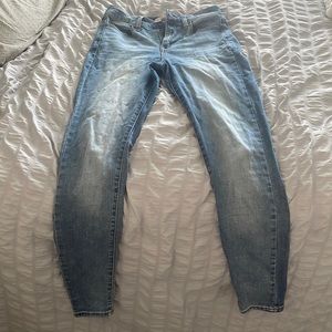 UNRIPPED BLUE JEANS
